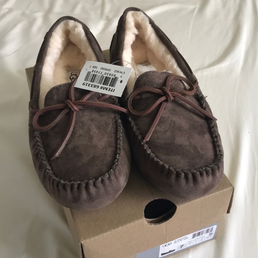 UGG Dakota Slipper Size 7 Dark Brown/Espresso NWT